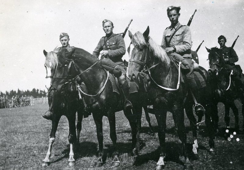 KKE 4849.jpg - Fot. V batalion AK. Zwiad konny V batalionu AK okręgu Nowogródzkiego, VII 1944 r. Kopia lata 80-te XX wieku.